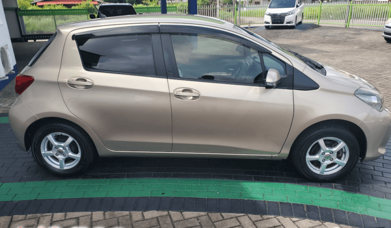 TOYOTA VITZ 2016 full