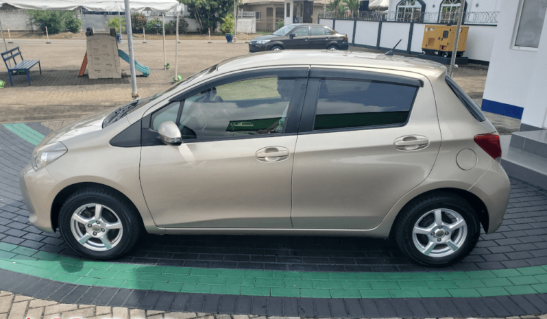 TOYOTA VITZ 2016 full